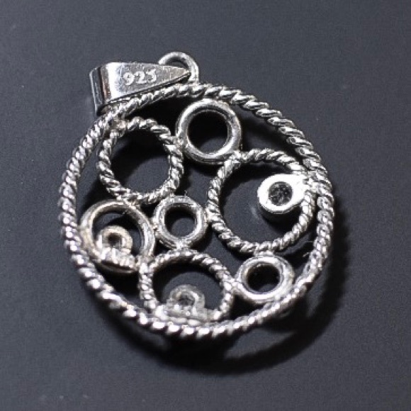 Sterling Silver Circles Pendant - Picture 3 of 3